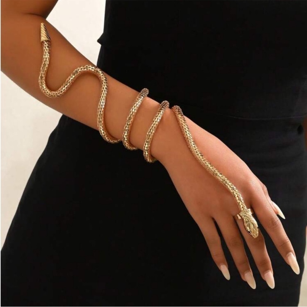 Serpentina Luxe Snake Wrap
Ring Bracelet